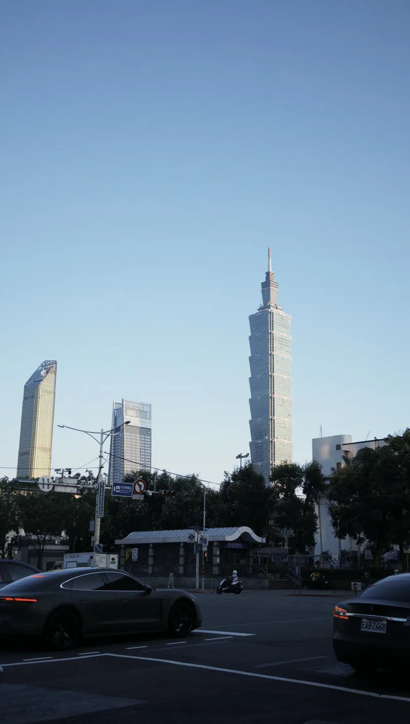 Taipei 101 from the street